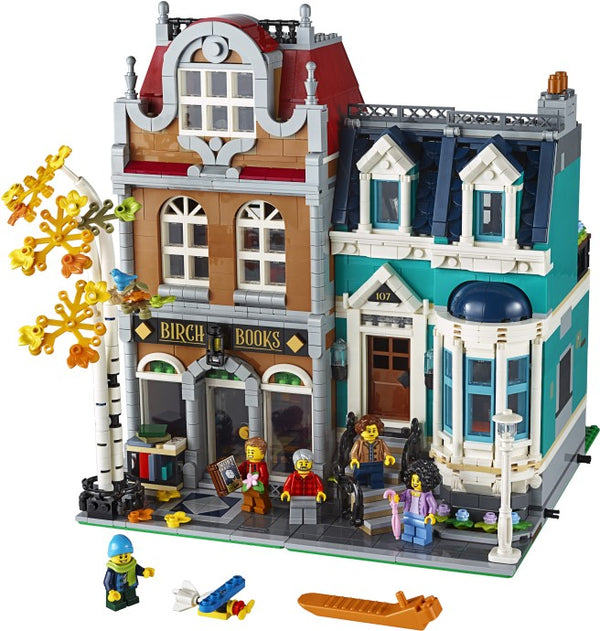 LEGO 10270 10270 Creator Expert Bookshop Modular Building, Home Décor Display Set for Collectors, Advanced Collection, Gift Idea for 16 plus Year Olds sealed box front