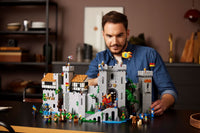 LEGO 10305 Icons - Lion Knights' Castle (10305) sealed box view 4