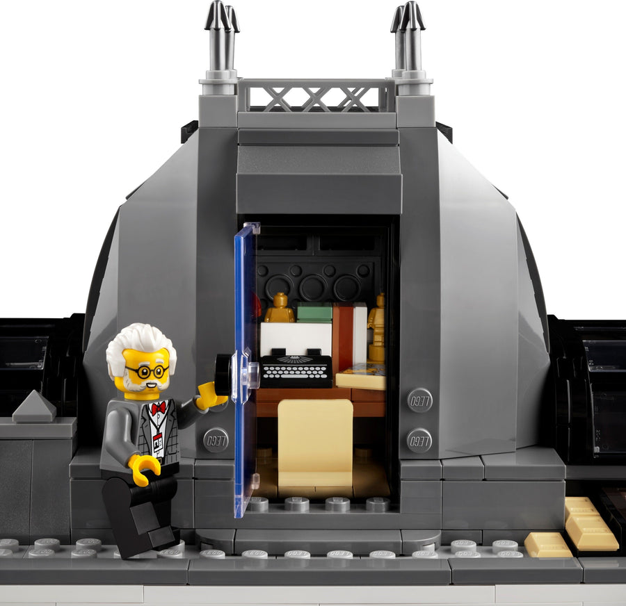 LEGO Natural History Museum 10326 – Sealed UK Stock