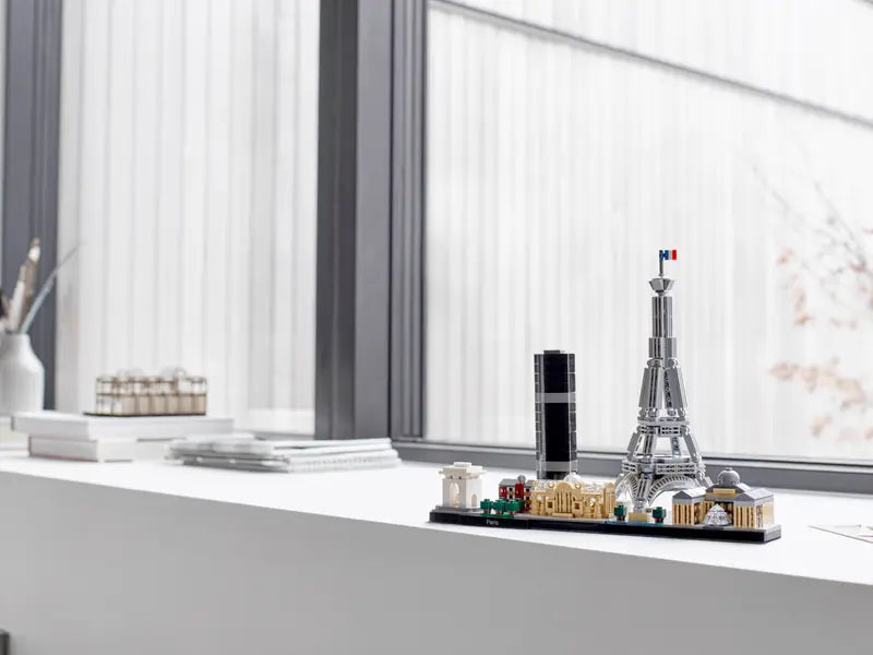 LEGO Architecture Paris Skyline 21044 – Retired & Sealed