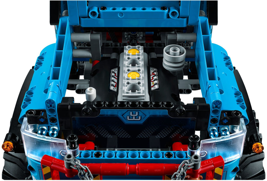 LEGO 6x6 All Terrain Tow Truck 42070 – Retired & Sealed