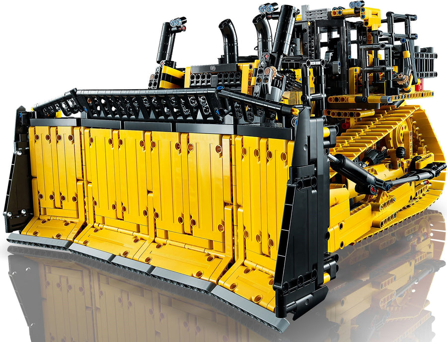 LEGO Cat D11 Bulldozer 42131 – Retired & Sealed