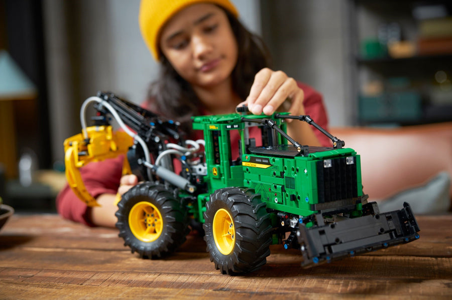 LEGO John Deere 948L II Skidder 42157 – Retired & Sealed