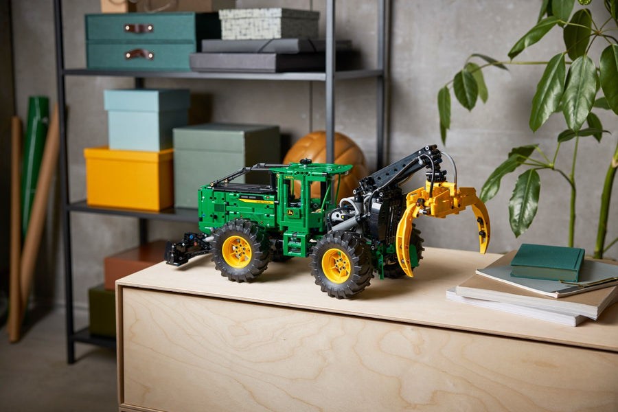 LEGO John Deere 948L II Skidder 42157 – Retired & Sealed