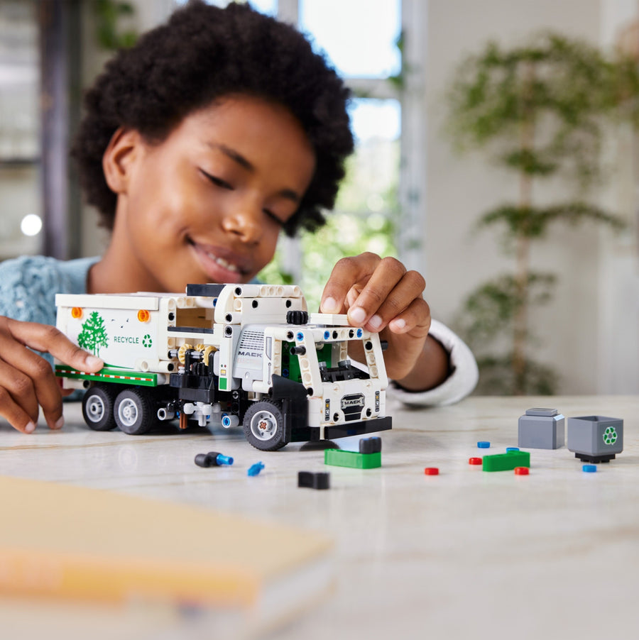 LEGO Mack LR Electric Garbage Truck 42167 – Sealed UK Stock