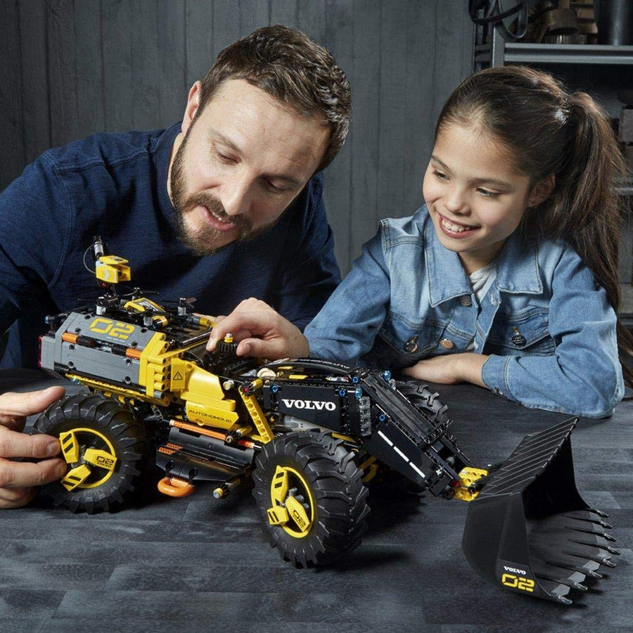 LEGO Technic Volvo Concept Wheel Loader ZEUX 42081 – Retired & Sealed