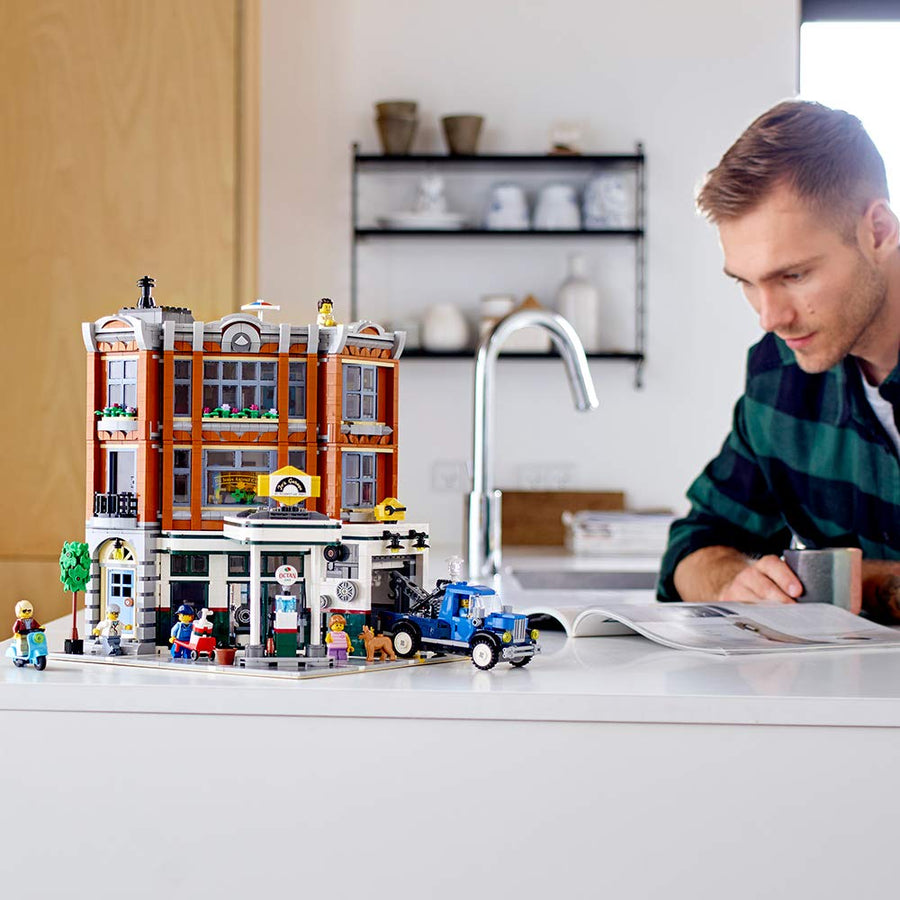 LEGO Creator Expert Corner Garage 10264 – Retired & Sealed