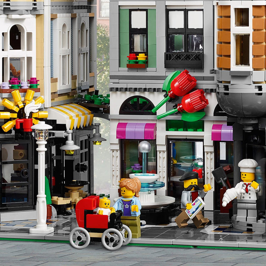 LEGO Creator Expert Assembly Square – Modular Building 10255 – Retired & Sealed