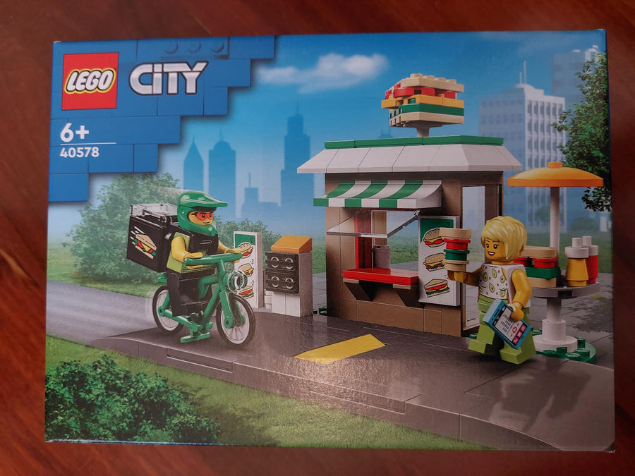 LEGO City Sandwich Tray 40578 – Retired & Sealed